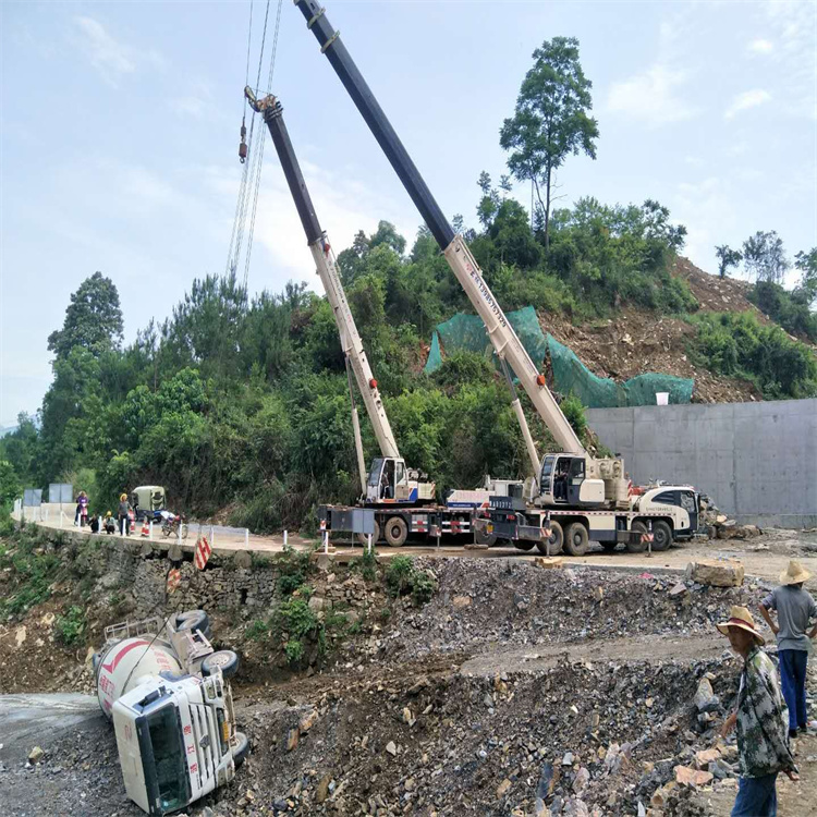 涉县汽车掉沟里叫吊车救援要多少钱
